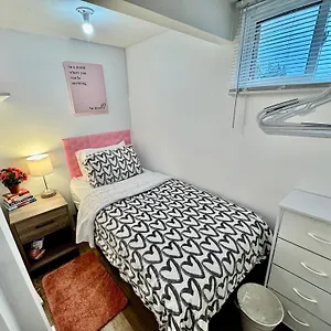 Homestay Tiny Private On The 1st Floor With Shared Bathroom Near Seatac Airport And Downtown Seattle